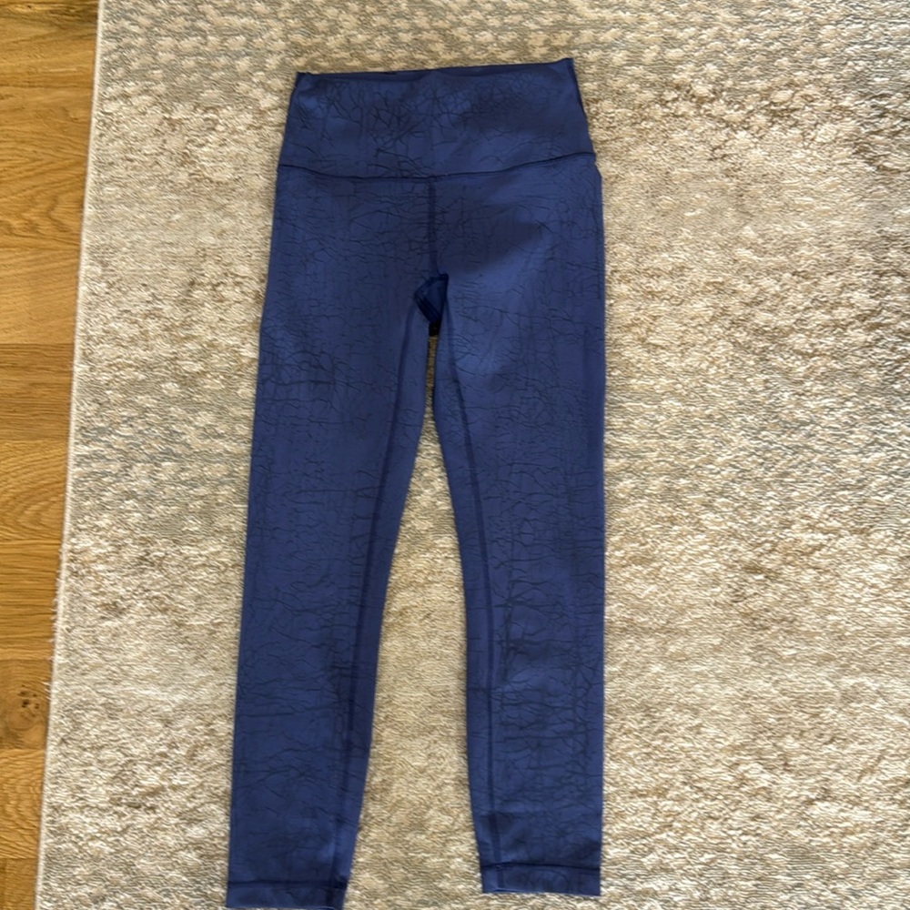 LULULEMON tight. Size 6.
